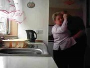 Порно мама дома на кухне